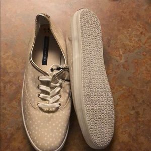 NWOT Tommy Hilfiger shoes